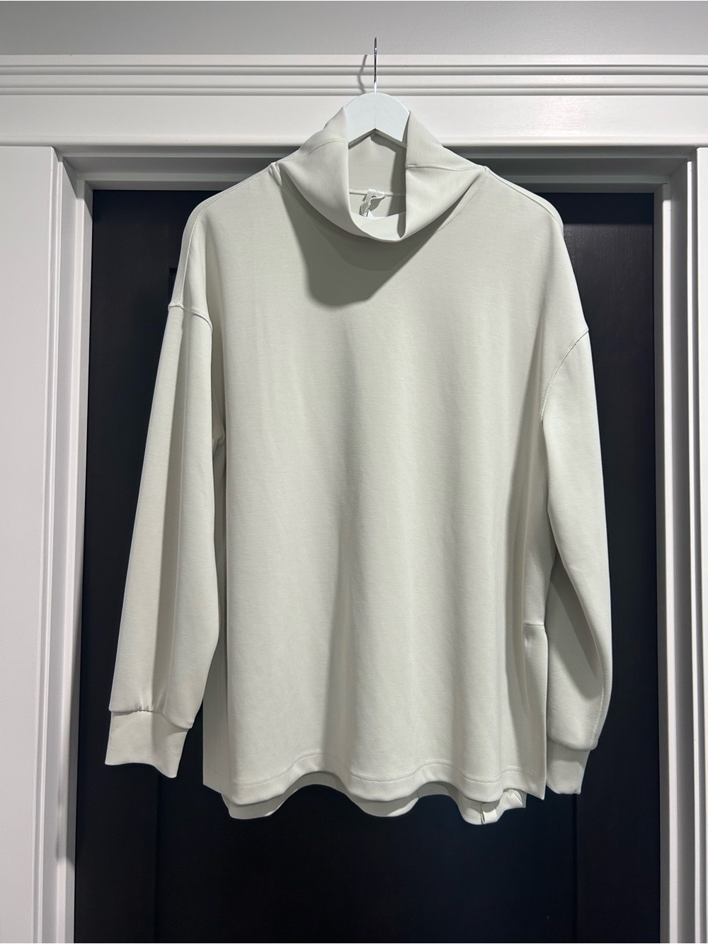 Lululemon Size Large Women's Softstreme Funnel Neck Long Pullover Sweatshirt